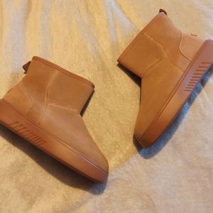 NWOT Fuzzy Boots Size 40 ❄️